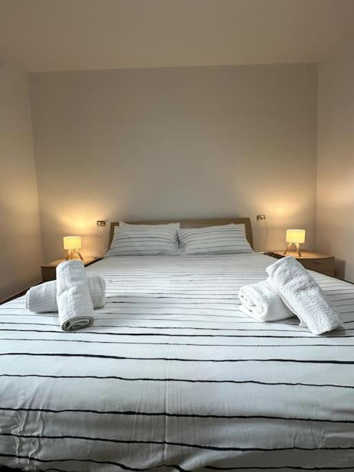 Comfy Apartment In Lecco 2 ภายนอก รูปภาพ
